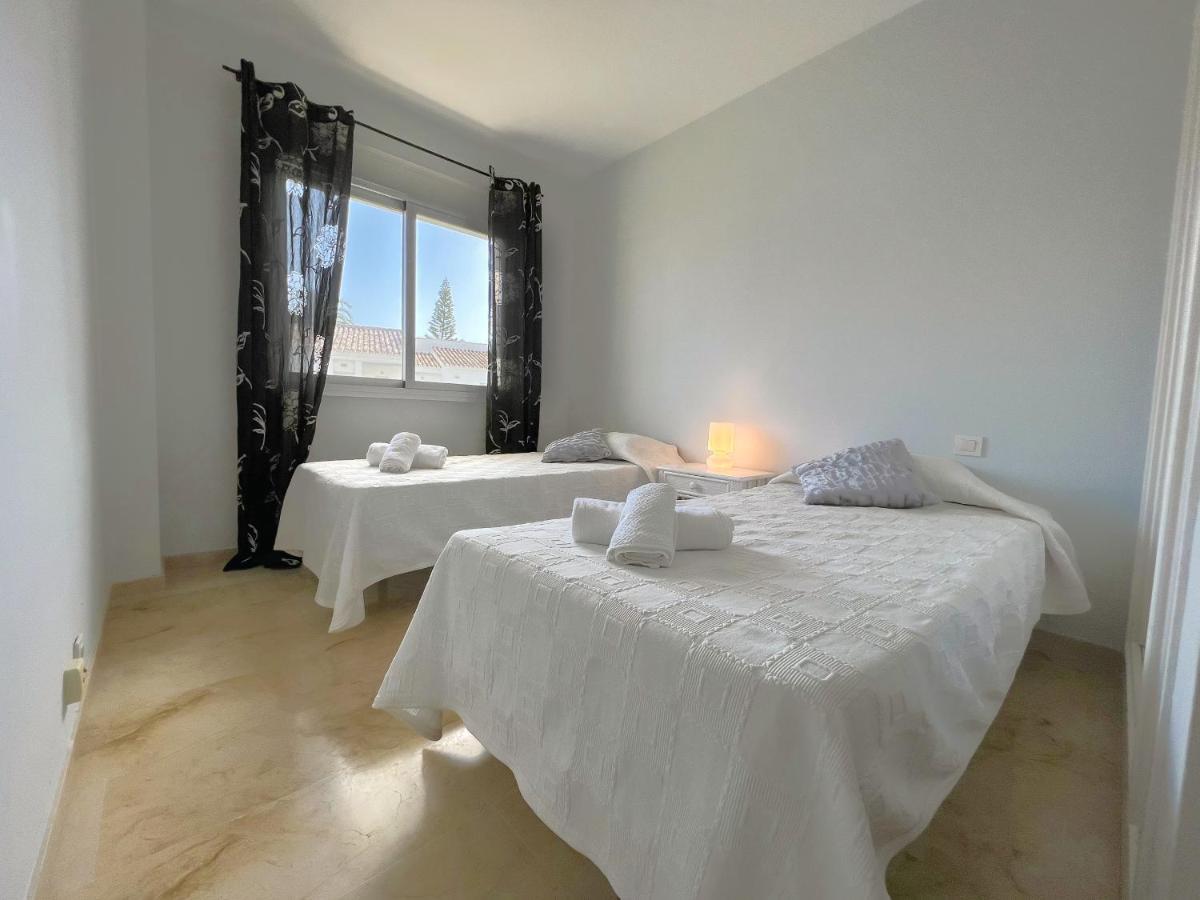 3 Bed Las Petunias, San Pedro Марбелья Экстерьер фото